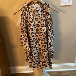 ANIMAL PRINT COLD SHOULDER KIMONA TOP OR COVER UP “LET THEM EAT CAKE” SIZE M EUC